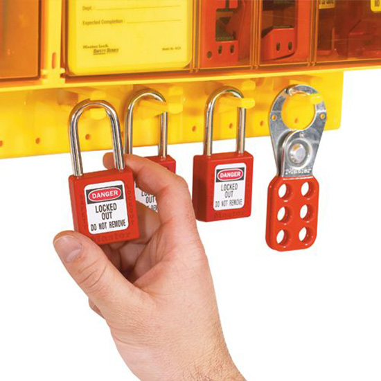 Trạm khóa bằng nhựa có nắp che 16 móc treo Master Lock S1900